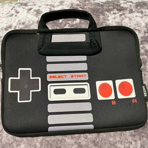 🎮 Old School Nintendo Controller IPad/Laptop sleeve with handles!